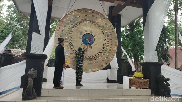 Momen Gong Perdamaian Dunia di Ciamis Ditabuh setahun sekali saat Milangkala.