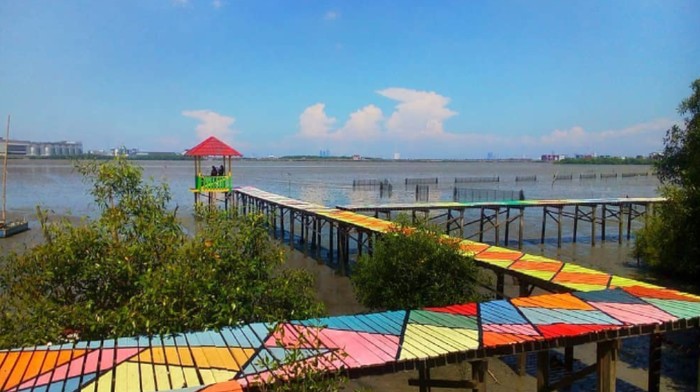 Pantai Karang Kering Gresik.