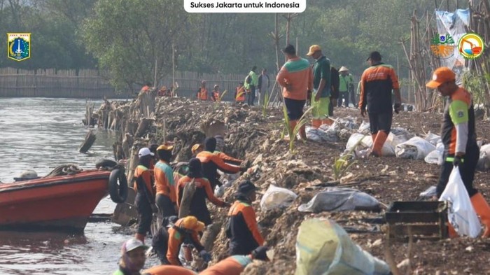Pekan gerebek sampah di Muara Angke, Jakarta Utara