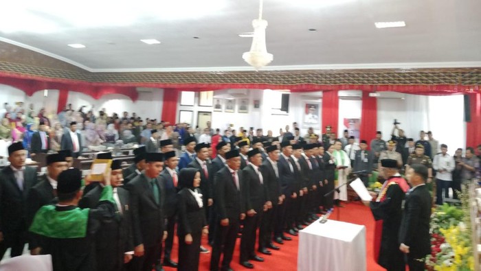 Pelantikan anggota DPRD Kuansing (Foto: Istimewa)