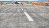 Pertama, untuk pembangunan landasan pacu atau runway, saat ini sudah mencapai 1.975 meter dari target 2.200 meter. Pada akhir Agustus lalu, runway masih baru memiliki panjang 1.025 meter. Pembangunan terus berlangsung cepat meski kondisi cuaca terkadang gerimis dan hujan.