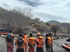 Nelayan Hilang Setelah Jatuh dari Tebing Pantai Atadei Saat Cari Siput