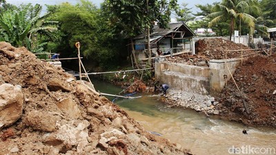 Jembatan Kali Angke Tangerang Selatan Diperbaiki, Lalin Dialihkan