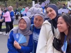 Dhini Aminarti Ikut ParagonCorp Fun Walk Bersama Ribuan Orang