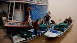 Perjuangan Mendapat Air Bersih Saat Sungai Amazon Mengering Parah