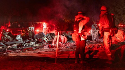 Permukiman Clearlake California Memerah Akibat Kebakaran