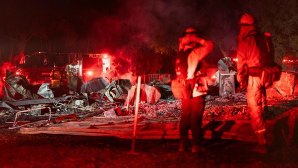 Permukiman Clearlake California Memerah Akibat Kebakaran