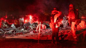 Permukiman Clearlake California Memerah Akibat Kebakaran