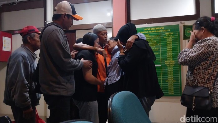 Piyono disambut isak tangis usai divonis hakim PN Malang