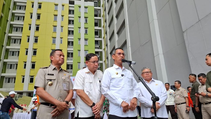 Pj Gubernur Jakarta Heru Budi di Rusun Pasar Rumput, Jakarta Selatan, Senin (9/9/2024).