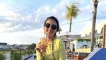 Pose Cantik Tsania Marwa Saat Makan di Resto hingga Diberi Kue Ulang Tahun