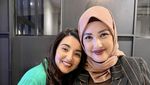 Pose Cantik Tsania Marwa Saat Makan di Resto hingga Diberi Kue Ulang Tahun