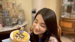Pose Cantik Tsania Marwa Saat Makan di Resto hingga Diberi Kue Ulang Tahun
