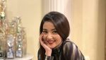 Pose Cantik Tsania Marwa Saat Makan di Resto hingga Diberi Kue Ulang Tahun
