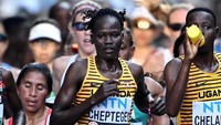 Rebecca Cheptegei meninggal setelah empat hari dirawat karena badannya disiram bensin dan dibakar pacarnya di Kenya. Rebecca, 33 tahun, yang baru saja bertanding di Olimpiade Paris lalu, mengalami luka bakar lebih dari 75 persen tubuhnya. REUTERS/Dylan Martinez/File Photo.  