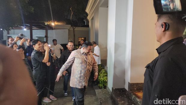 Pramono-Rano sowan ke rumah Jusuf Kalla. (Adrial/detikcom)