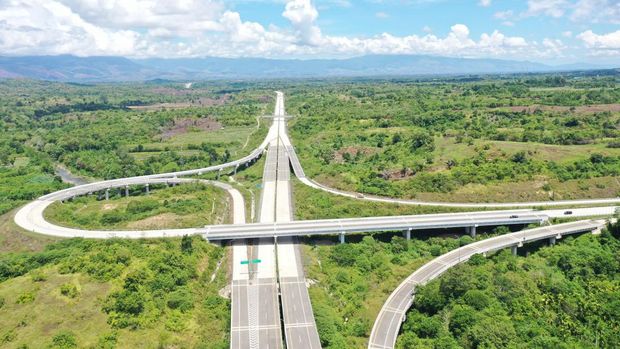 Presiden Joko Widodo (Jokowi) meresmikan empat ruas jalan tol Ruas Sigli-Banda Aceh Seksi 2 (Seulimeum – Jantho), Seksi 3 (Jantho – Indrapuri), Seksi 5 (Blang Bintang – Kuto Baro), dan Seksi 6 (Kuto Baro – Baitussalam), di Gerbang Tol Baitussalam, Provinsi Aceh, Senin (09/09/2024). (Dok.Hutama Karya)