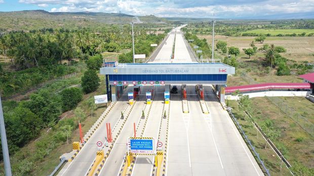 Presiden Joko Widodo (Jokowi) meresmikan empat ruas jalan tol Ruas Sigli-Banda Aceh Seksi 2 (Seulimeum – Jantho), Seksi 3 (Jantho – Indrapuri), Seksi 5 (Blang Bintang – Kuto Baro), dan Seksi 6 (Kuto Baro – Baitussalam), di Gerbang Tol Baitussalam, Provinsi Aceh, Senin (09/09/2024). (Dok.Hutama Karya)