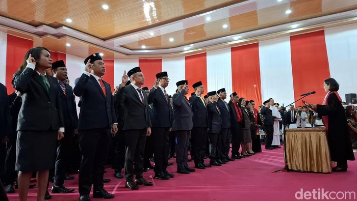 Prosesi pelantikan 35 Anggota DPRD Kabupaten Kupang, Senin (9/9/2024).
