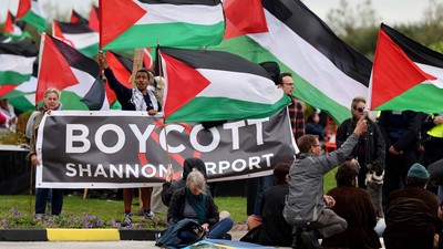 Protes Terhadap Israel, Warga Irlandia Blokir Jalan