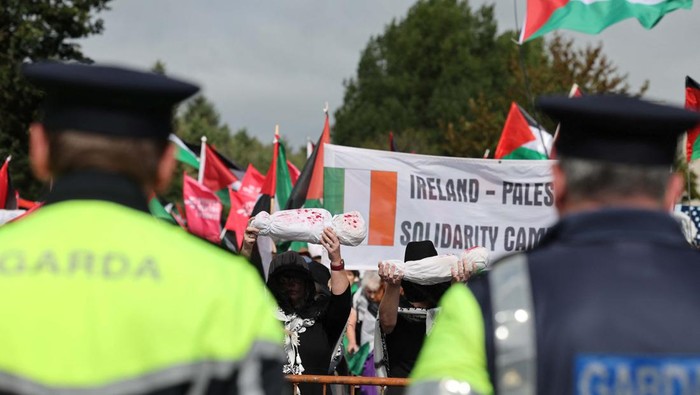 People protest against U.S. or Israeli military aircraft flying over Irish airspace or landing to refuel, during a demonstration in solidarity with Palestinians in Gaza, amid the Israel-Hamas conflict, near the Shannon Airport, in Shannon, Ireland, September 8, 2024. REUTERS/Emilija Jefremova