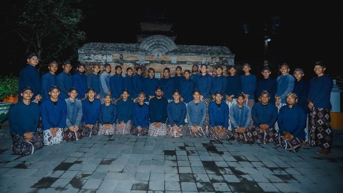 Penggawa PSIM Jogja saat ziarah makam raja-raja Mataram di Imogiri, Kamis (5/9/2024).