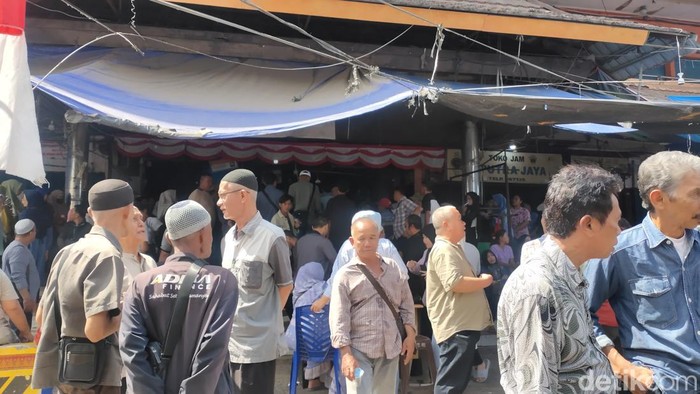 Ratusan pedagang pasar 16 Ilir tak bisa berjualan usai lapak dirusak dan dijarah