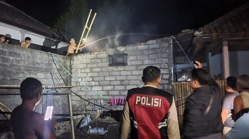 Rumah milik I Nyoman Arimbawa  di Banjar Dinas Kebon, Desa Kertamandala, Kecamatan Abang, Karangasem, Bali, ludes terbakar pada Minggu (8/9/2024) malam. (Foto: Dok. Polres Karangasem)