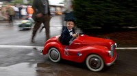Goodwood Revival adalah festival balap tahunan yang terkenal di Inggris.