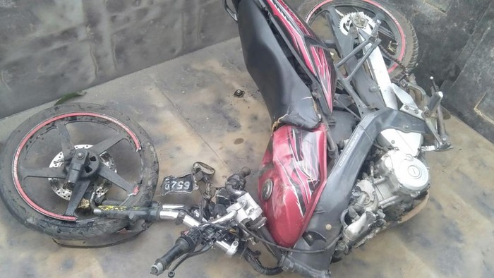 Seorang pelajar SMAN 1 Rejotangan tewas setelah sepeda motornya terlibat kecelakaan lalu lintas dengan dump truk
