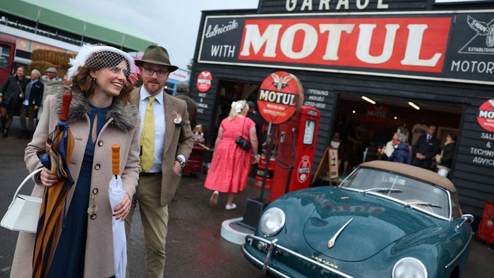 Motoring enthusiasts watch a 'drive-in' outdoor movie as they attend the Goodwood Revival, a three-day historic car racing festival in Goodwood, near Chichester, southern Britain, September 6, 2024. REUTERS/Toby Melville