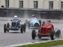 Seru-seruan di Balap Mobil Antik Goodwood Revival