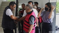 Sebagaimana diketahui, Helena resmi menjadi terdakwa kasus dugaan korupsi pengelolaan tata niaga komoditas timah di wilayah izin usaha pertambangan PT Timah Tbk tahun 2015-2022. Saat itu, ia diketahui menjadi Manajer dan pemilik PT Quantum Skyline Exchange.