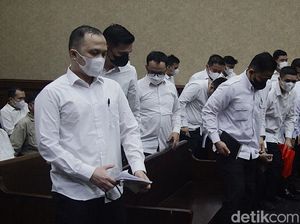 Video: 15 Terdakwa Kasus Pungli Rutan KPK Dituntut 4-6 Tahun Penjara