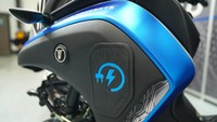 Desain sepeda motor ini mengutamakan keselamatan, performa, dan keberlanjutan, sehingga ideal untuk peran tanggap darurat. WMC300E+ juga dilengkapi sistem pendingin canggih untuk memastikan keandalannya. Foto: Dok. White Motorcycle Concepts