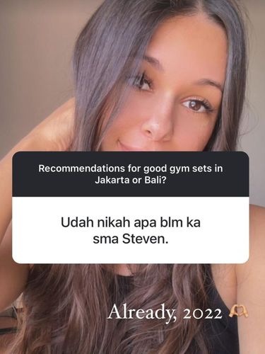 Ria Andrews menjawab pertanyaan netizen.