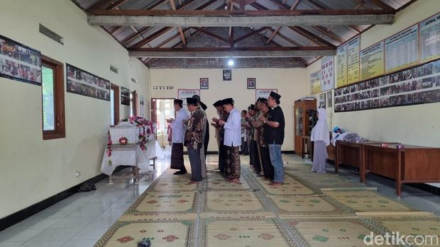Suasana rumah duka Lasiyo di Ponggok, Sidomulyo, Bambanglipuro, Bantul, Senin (9/9/2024).