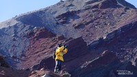 Puncak terlihat dekat di mata tapi jauh di kaki.
