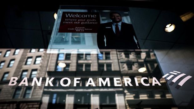  A Bank of America logo is seen on the entrance to a Bank of America financial center in New York City, U.S., July 11, 2023.  REUTERS/Brendan McDermid/File Photo