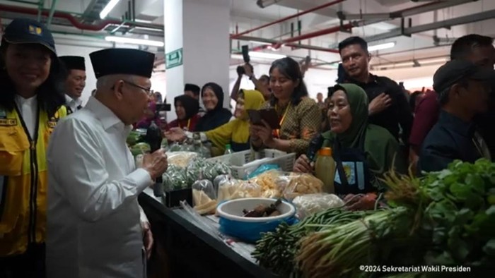 Wapres Maruf Amin meninjau Pasar Baru Tanjungpinang. (Dok. Youtube Setwapres)