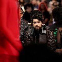 Zayn Malik eksis di New York Fashion Week menghadiri fashion show Off White Spring 2025 yang digelar di Brooklyn Bridge Park, New York, Minggu (8/9/2024). Foto: Getty Images/Michael Loccisano