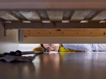 Hati-hati, 5 Barang Ini Rentan Rusak Jika Disimpan di Kolong Kasur