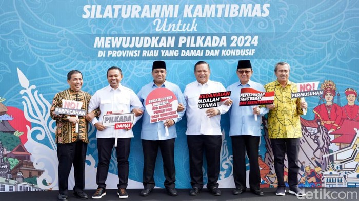 3 Paslon saat tiba di Mapolda Riau dalam Silaturahmi Kamtibmas (Raja Adil Siregar/detikcom)