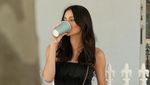 Pose Keren Amanda Rawles saat Makan Es Krim di Italia dan Hawai