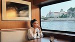 Pose Keren Amanda Rawles saat Makan Es Krim di Italia dan Hawai