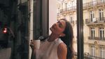Pose Keren Amanda Rawles saat Makan Es Krim di Italia dan Hawai