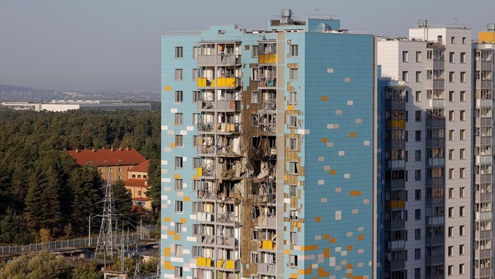 A view shows a damaged multi-storey residential building following an alleged Ukrainian drone attack in the course of Russia-Ukraine conflict, in Ramenskoye in the Moscow region, Russia September 10, 2024. REUTERS/Maxim Shemetov