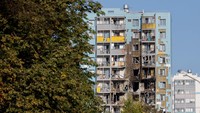 Potret apartemen yang rusak setelah terkena serangan drone Ukraina di Ramenskoye, wilayah Moskow, Rusia, 10 September 2024.  