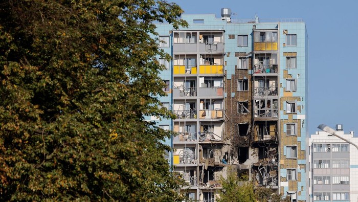 A view shows a damaged multi-storey residential building following an alleged Ukrainian drone attack in the course of Russia-Ukraine conflict, in Ramenskoye in the Moscow region, Russia September 10, 2024. REUTERS/Maxim Shemetov