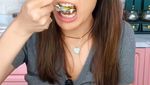 Keseruan Ayu Dewi Makan Bareng Suami hingga Masak Mie Carbonara